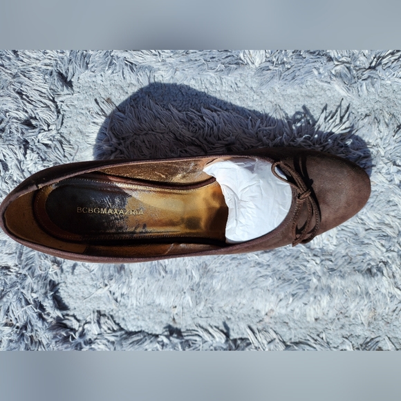 BCBG MaxAzria brown suede kitten heels - Picture 3 of 9